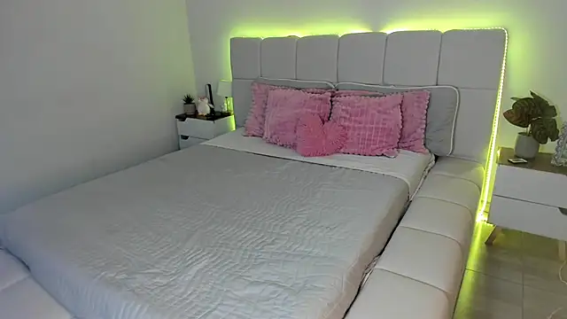 Snapshot of Ori_valentina chatting on 9, 2, 2026 Ori valentina online show from 9, 2, 2026