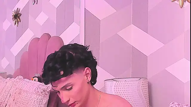 Snapshot of KylieMonnett chatting on 13, 6, 2026 KylieMonnett online show from 13, 6, 2026
