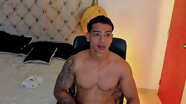 Snapshot of Andrew_wolf7 chatting on 14, 11, 2025 Andrew wolf7 online show from 14, 11, 2025