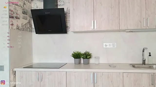 Snapshot of LIl_Sandra chatting on 10, 4, 2026 LIl Sandra online show from 10, 4, 2026