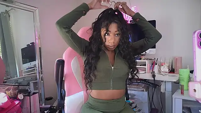 Snapshot of longislandprincess chatting on 18, 9, 2025 longislandprincess online show from 18, 9, 2025