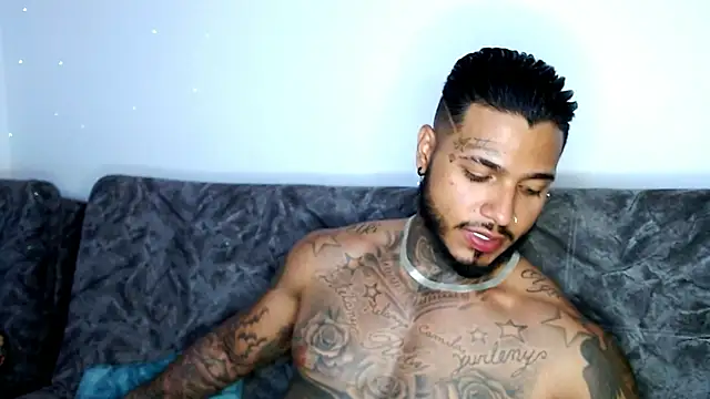 Snapshot of Exotic_tatto27121 chatting on 17, 1, 2025 Exotic tatto27121 online show from 17, 1, 2025