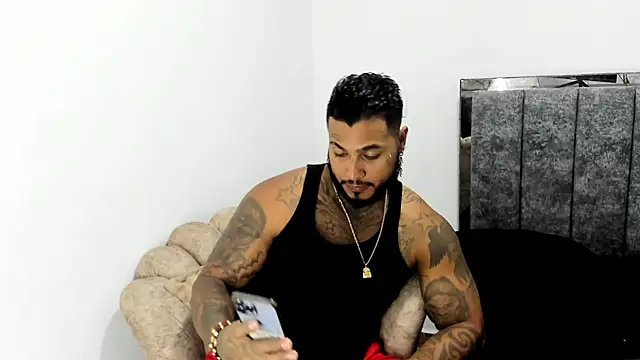 Snapshot of Exotic_tatto27121 chatting on 6, 3, 2026 Exotic tatto27121 online show from 6, 3, 2026