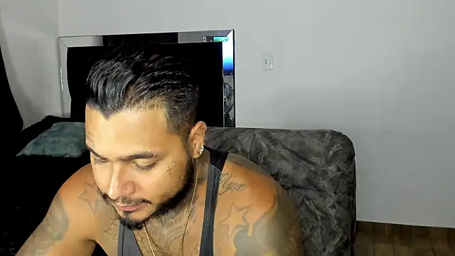 Snapshot of Exotic_tatto27121 chatting on 5, 4, 2026 Exotic tatto27121 online show from 5, 4, 2026