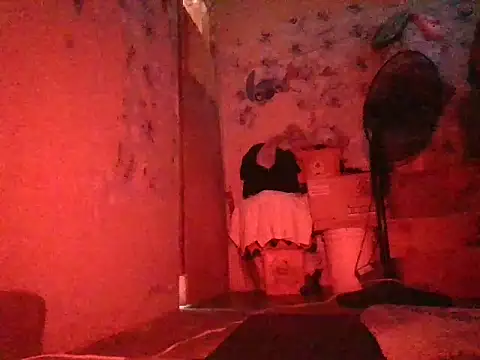 Snapshot of Sweetchuby1995 chatting on 16, 6, 2026 Sweetchuby1995 online show from 16, 6, 2026