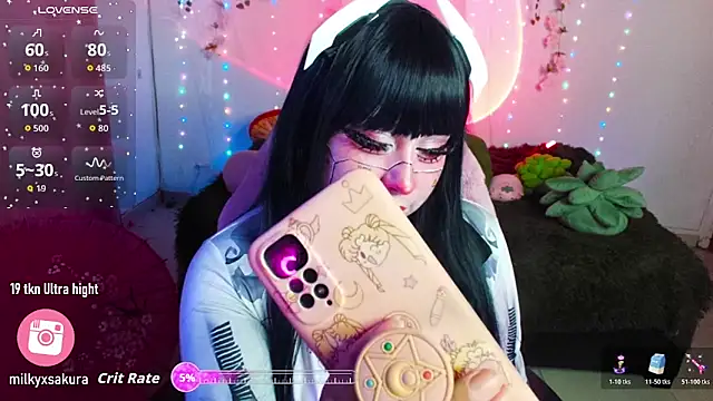 Snapshot of MilkyXSakura chatting on 16, 11, 2025 MilkyXSakura online show from 16, 11, 2025