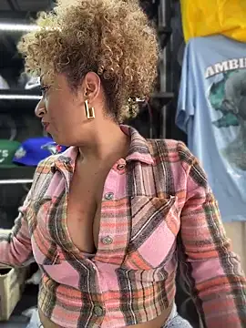 Snapshot of Katti_Barrera chatting on 22, 6, 2026 Katti Barrera online show from 22, 6, 2026