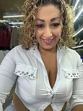 Snapshot of Katti_Barrera chatting on 3, 7, 2026 Katti Barrera online show from 3, 7, 2026