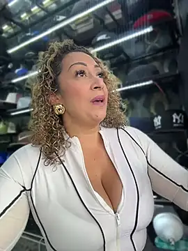 Snapshot of Katti_Barrera chatting on 16, 7, 2026 Katti Barrera online show from 16, 7, 2026