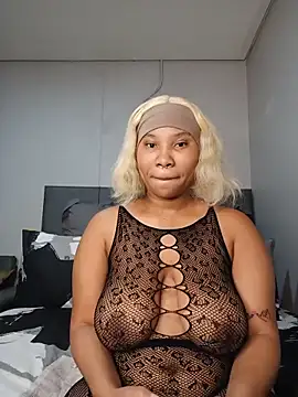 Snapshot of DrippinCaramelCutie chatting on 1, 6, 2026 DrippinCaramelCutie online show from 1, 6, 2026