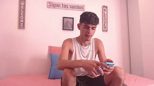 Snapshot of harrytomson_1 chatting on 5, 12, 2024 harrytomson 1 online show from 5, 12, 2024