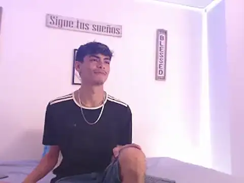 Snapshot of harrytomson_1 chatting on 30, 12, 2024 harrytomson 1 online show from 30, 12, 2024