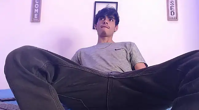 Snapshot of harrytomson_1 chatting on 10, 3, 2025 harrytomson 1 online show from 10, 3, 2025