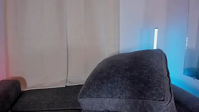 Snapshot of zoe_roux21 chatting on 9, 3, 2025 zoe roux21 online show from 9, 3, 2025