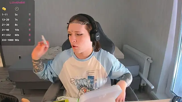 Snapshot of Spliti_moon chatting on 2, 4, 2026 Spliti moon online show from 2, 4, 2026