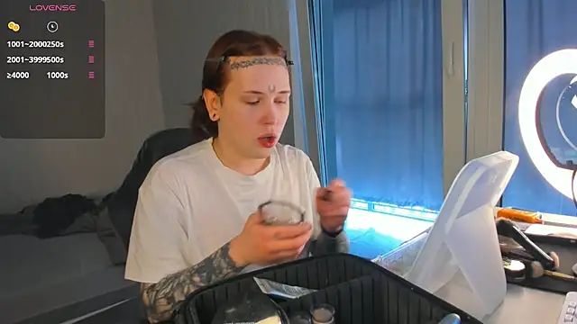 Snapshot of Spliti_moon chatting on 18, 4, 2026 Spliti moon online show from 18, 4, 2026