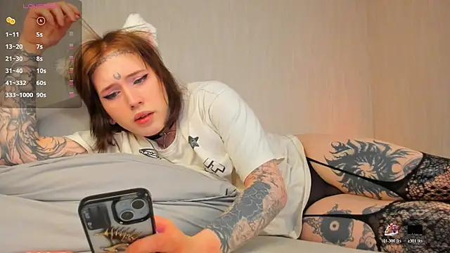 Snapshot of Spliti_moon chatting on 20, 4, 2026 Spliti moon online show from 20, 4, 2026