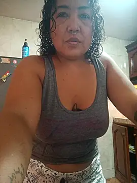 Snapshot of cougar_town chatting on 5, 1, 2025 cougar town online show from 5, 1, 2025