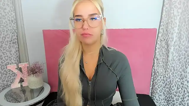 Snapshot of KristyHoney chatting on 10, 11, 2025 KristyHoney online show from 10, 11, 2025