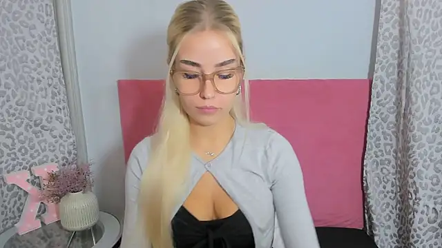 Snapshot of KristyHoney chatting on 15, 11, 2025 KristyHoney online show from 15, 11, 2025