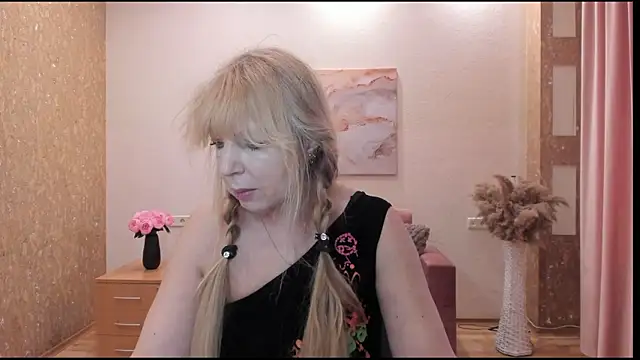 Snapshot of Anna_Diax chatting on 2, 4, 2026 Anna Diax online show from 2, 4, 2026