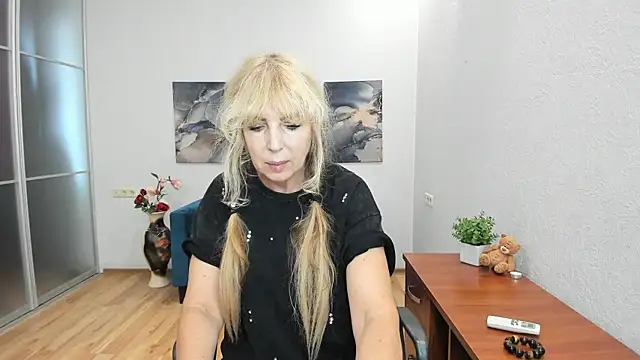Snapshot of Anna_Diax chatting on 24, 7, 2026 Anna Diax online show from 24, 7, 2026