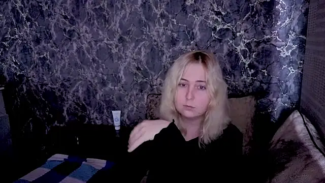 Snapshot of Kristy-Max chatting on 1, 4, 2026 Kristy-Max online show from 1, 4, 2026