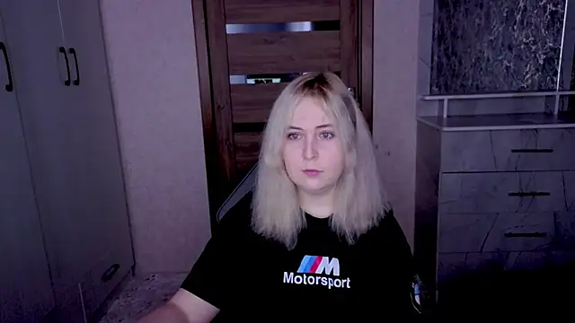 Snapshot of Kristy-Max chatting on 5, 4, 2026 Kristy-Max online show from 5, 4, 2026