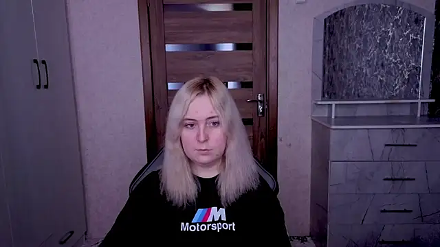 Snapshot of Kristy-Max chatting on 6, 4, 2026 Kristy-Max online show from 6, 4, 2026