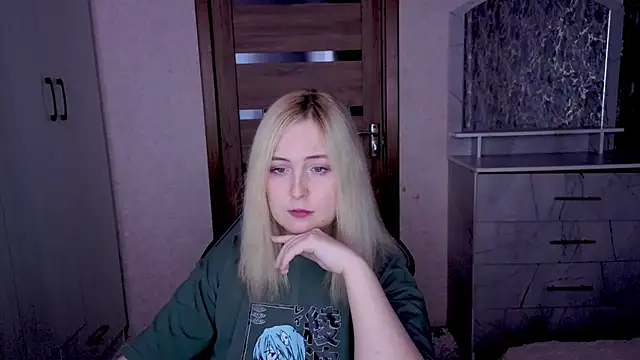 Snapshot of Kristy-Max chatting on 7, 4, 2026 Kristy-Max online show from 7, 4, 2026