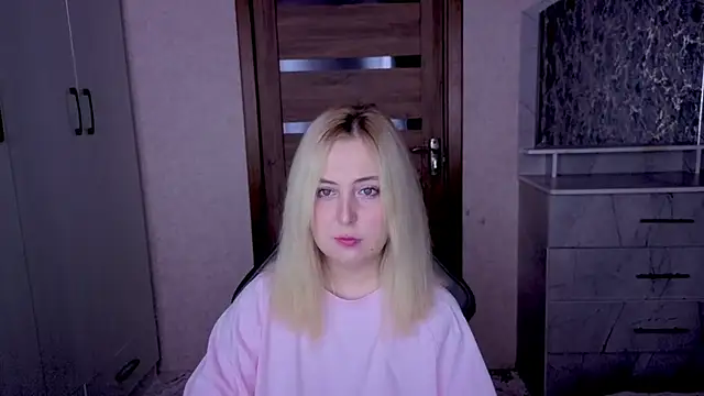 Snapshot of Kristy-Max chatting on 8, 4, 2026 Kristy-Max online show from 8, 4, 2026