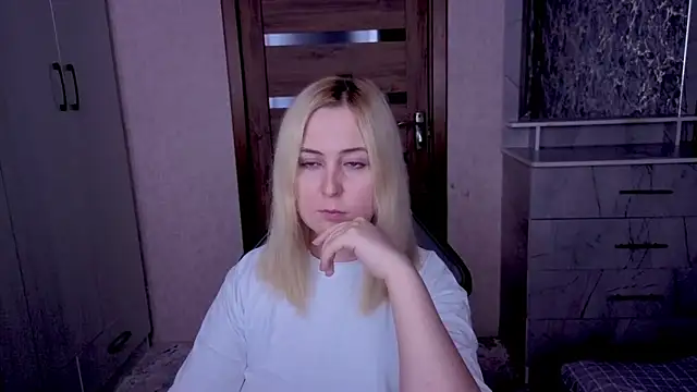 Snapshot of Kristy-Max chatting on 9, 4, 2026 Kristy-Max online show from 9, 4, 2026