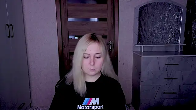 Snapshot of Kristy-Max chatting on 21, 4, 2026 Kristy-Max online show from 21, 4, 2026