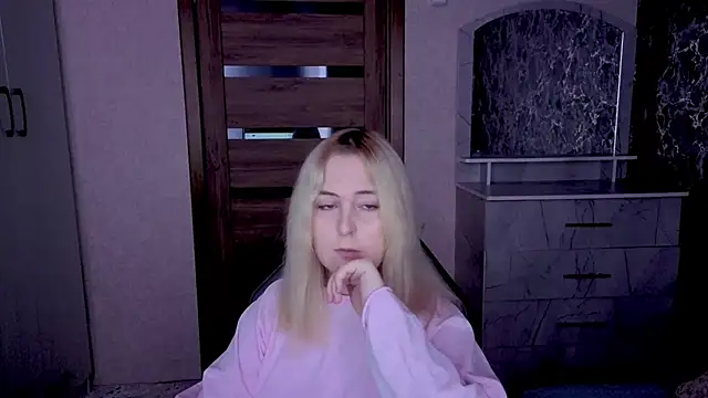 Snapshot of Kristy-Max chatting on 21, 4, 2026 Kristy-Max online show from 21, 4, 2026