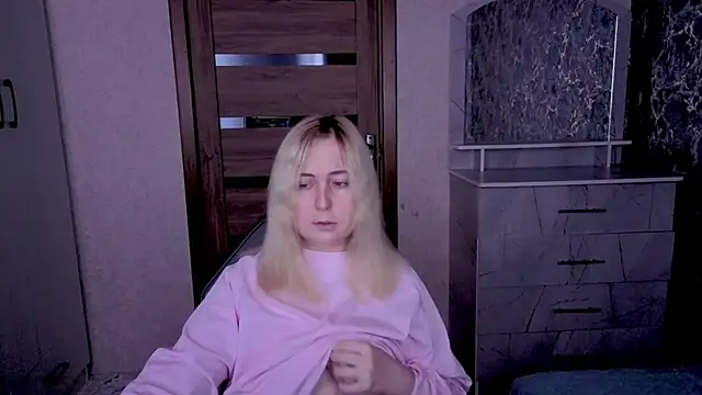 Snapshot of Kristy-Max chatting on 24, 4, 2026 Kristy-Max online show from 24, 4, 2026