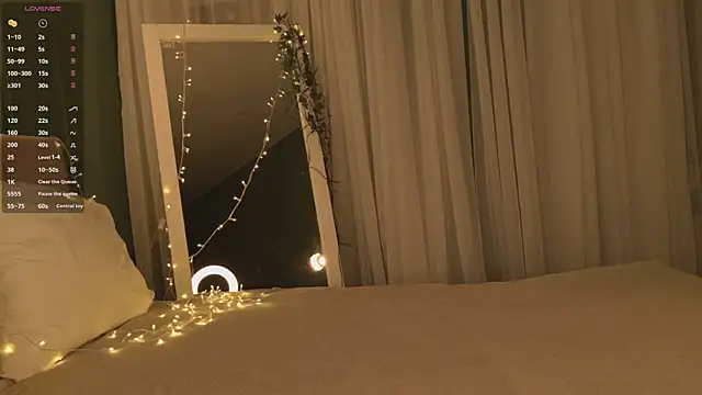 Snapshot of SunnyRisha chatting on 23, 12, 2025 SunnyRisha online show from 23, 12, 2025