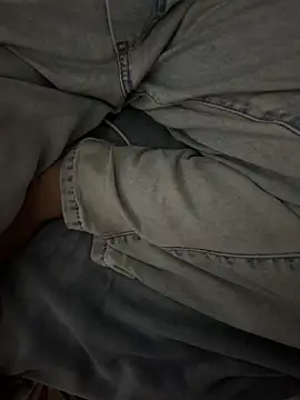 Snapshot of CM100412 chatting on 24, 4, 2026 CM100412 online show from 24, 4, 2026