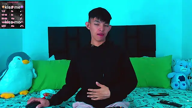 Snapshot of Tonny_twink_ chatting on 8, 2, 2025 Tonny twink  online show from 8, 2, 2025