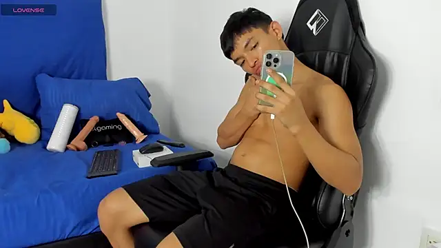 Snapshot of Tonny_twink_ chatting on 2, 6, 2026 Tonny twink online show from 2, 6, 2026