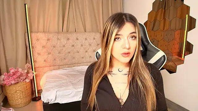 ashleyvalirya online show from 21, 3, 2025