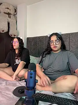 Snapshot of maddie-and-chelsea- chatting on 12, 4, 2026 maddie-and-chelsea- online show from 12, 4, 2026
