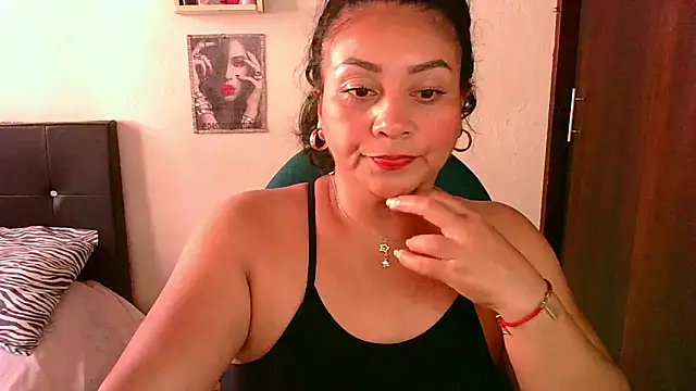 Snapshot of zaray_bella chatting on 9, 5, 2026 zaray bella online show from 9, 5, 2026
