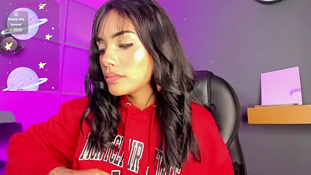 Giovanna oliveira online show from 18, 1, 2025