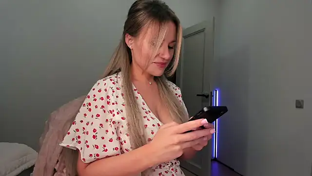 Snapshot of _cometoseeme_ chatting on 21, 9, 2025 cometoseeme online show from 21, 9, 2025