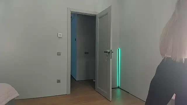 Snapshot of _cometoseeme_ chatting on 10, 10, 2025 cometoseeme online show from 10, 10, 2025