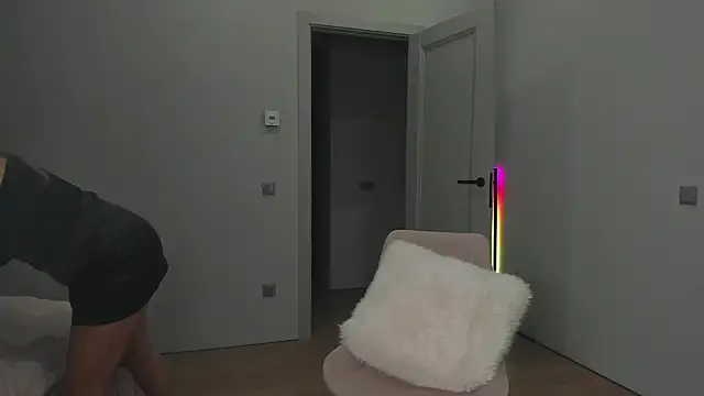 Snapshot of _cometoseeme_ chatting on 28, 11, 2025 cometoseeme online show from 28, 11, 2025