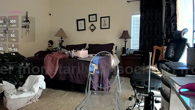 Peaches N Kreme online show from 10, 1, 2025