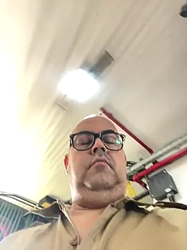 Snapshot of SoloHernan chatting on 15, 11, 2025 SoloHernan online show from 15, 11, 2025