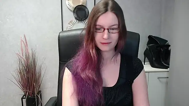 emmaxDelight online show from 18, 2, 2025