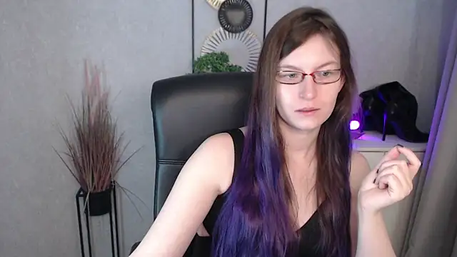 emmaxDelight online show from 6, 11, 2025